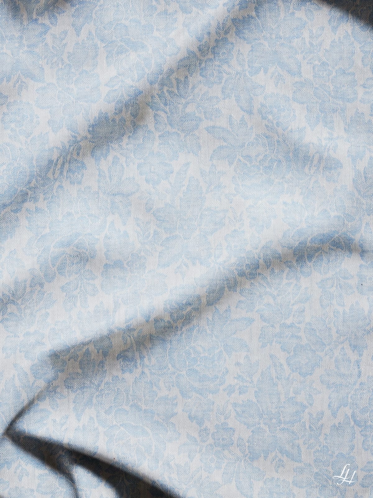 Bettbezug aus Reinleinen-Damast mit Muster Röschen in Hellblau