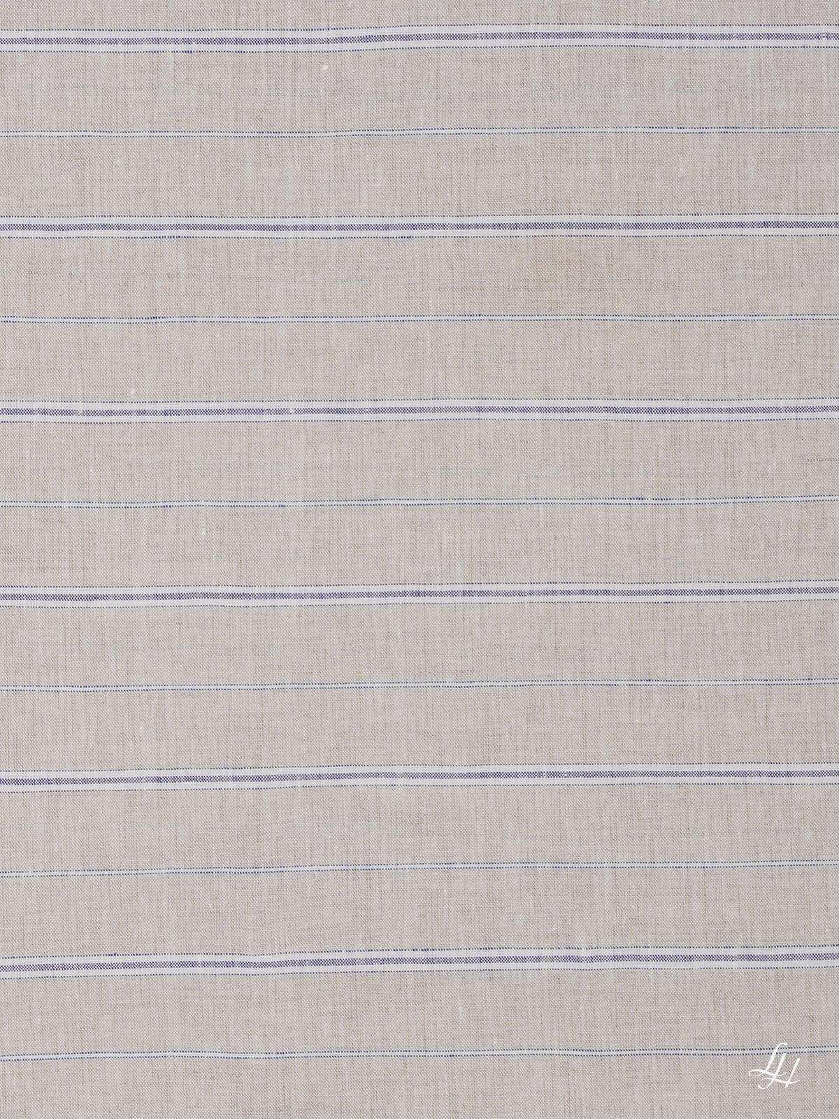 Tischläufer aus Reinleinen-fein mit Querstreifen in Blau im Detail