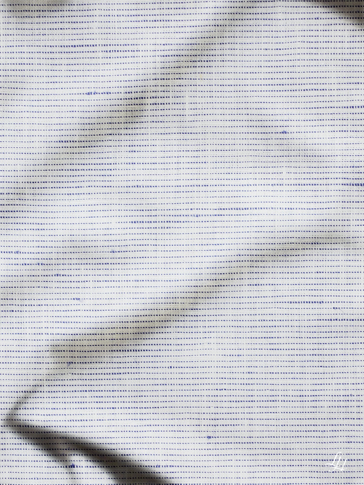 Tischtücher aus Reinleinen-fein mit feinen Querstreifen in Weiß-Blau; Muster